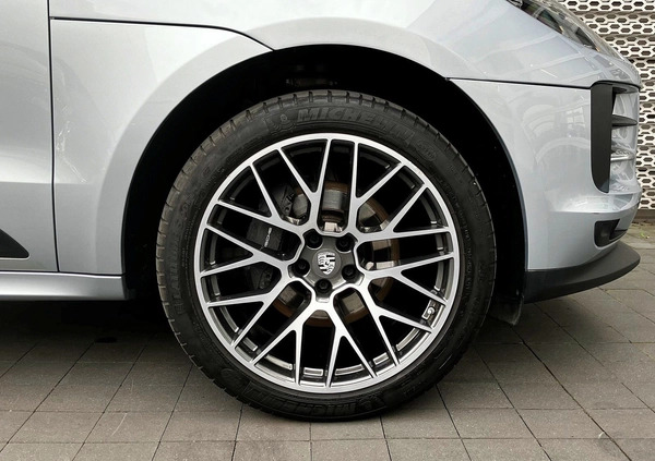 Porsche Macan cena 229000 przebieg: 95907, rok produkcji 2019 z Bytów małe 781